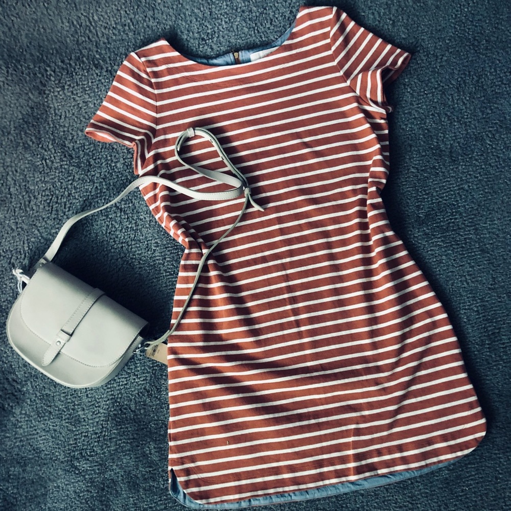 Sold⭐️⭐️ Beautiful Loft t-shirt striped Dress
